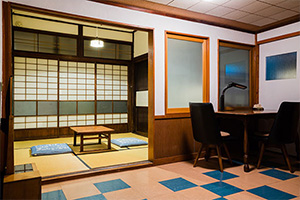 ゲストハウス蔵の日本家屋をリノベーションした客室